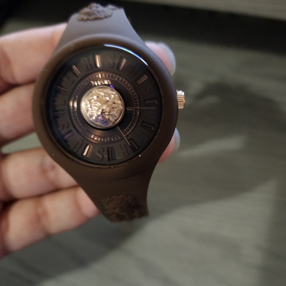 Authentic Versus Versace Brown Watch - Picture 11 of 11